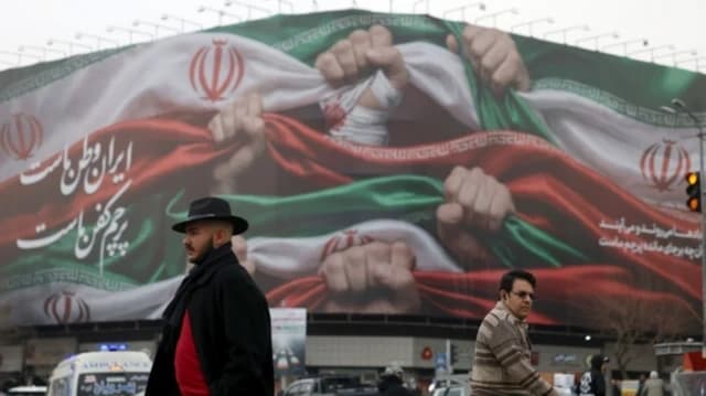 "النظام الإيراني لن يخرج من هذه المظاهرات كما دخلها" مقال في الغارديان