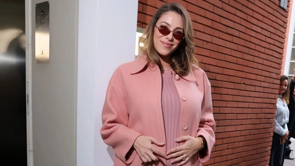 مع اقتراب ولادة طفلهما.. جلسة تصوير "دافئة" لدانييلا وناصيف