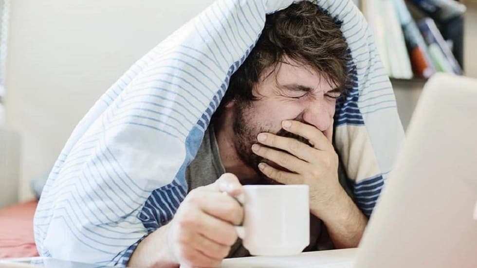 التثاؤب.. لماذا يحدث ومتى يصبح معديا؟