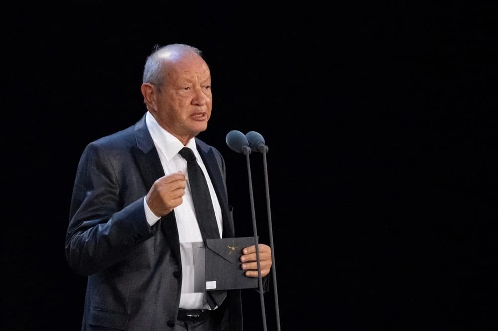 "شوطة واحدة في 90 دقيقة".. ساويرس يبدي استغرابه من أداء منتخب مصر أمام السنغال