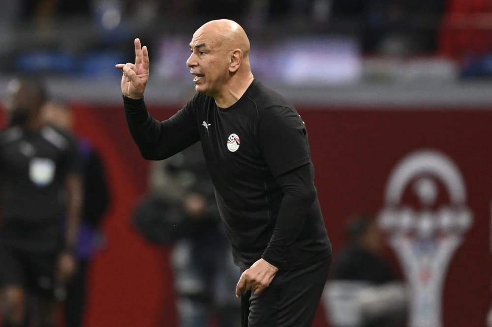 إشارة "مُثيرة" من حسام حسن للجماهير بعد خسارة مصر أمام السنغال