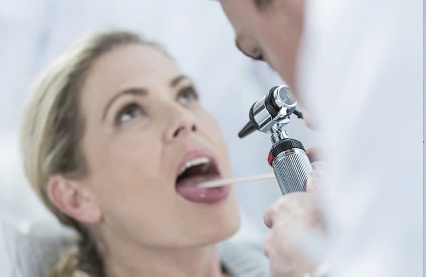 من الأبيض إلى الأسود.. دلالات تغير لون اللسان الصحية