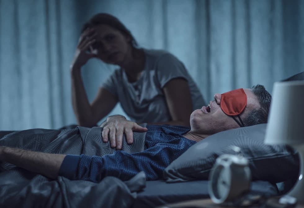 لماذا لا يستيقظ من يشخر رغم ضوضائه؟