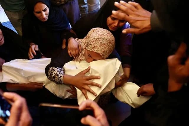 "بعد اعتراف إسرائيل بدقة حصيلة القتلى في غزة، لا تسمحوا للمدافعين عنها بالمغالطة" - في الغارديان