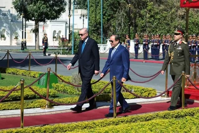 إيران والسودان وغزة وليبيا... مصر وتركيا تعملان على إيجاد "أرضية مشتركة" من أزمات المنطقة