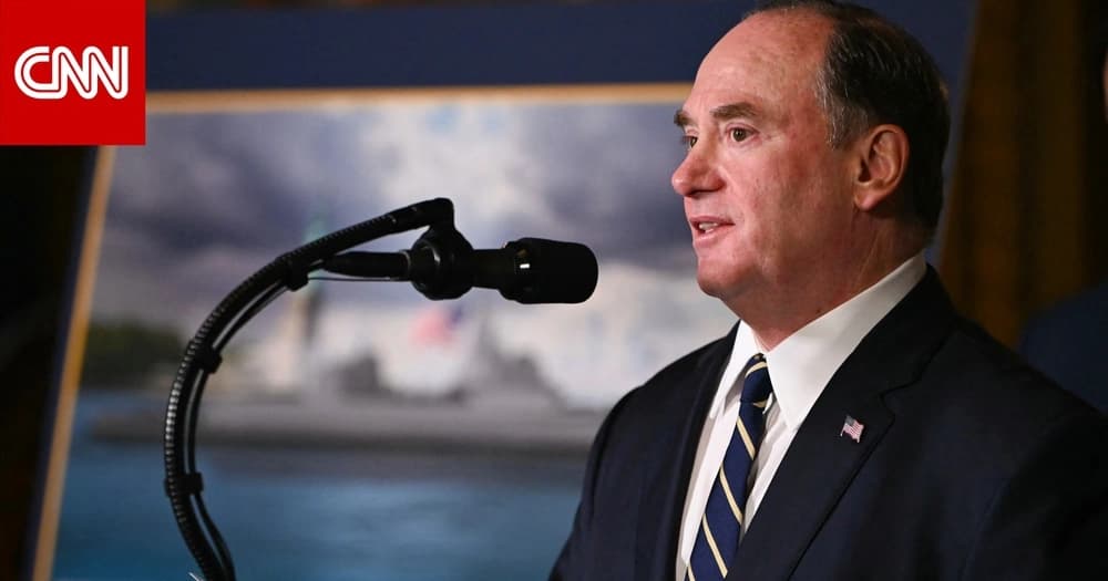 حصري: وزير البحرية الأمريكي مدرج كراكب على متن طائرة جيفري إبستين الخاصة بـ2006