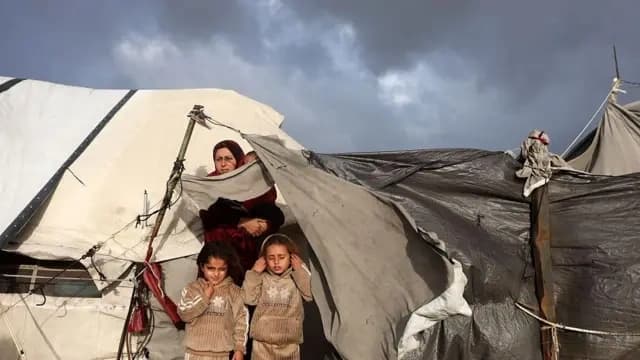 برد وسيول وثلوج: منخفض قطبي يشلّ شرق المتوسط ويعمّق أزمة غزة