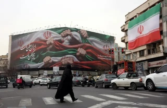 "أفضل طريقة لمساعدة الثورة الإيرانية هي بثّ الخوف والانقسام داخل النظام"- مقال في التايمز