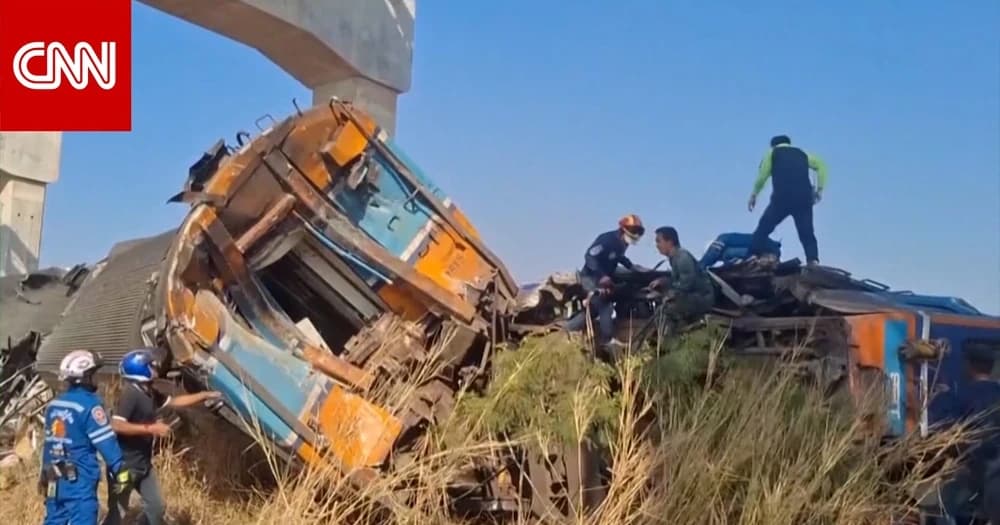 خلفت قتلى وجرحى.. اللقطات الأولى بعد حادثة سقوط رافعة شمال شرق تايلاند